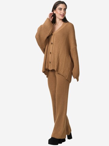 Elara Hausanzug in Braun
