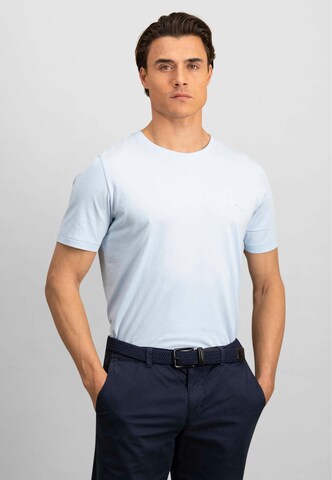 T-Shirt FYNCH-HATTON en bleu : devant
