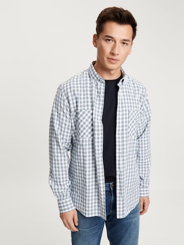 Cross Jeans Regular fit Button Up Shirt in Blue: front