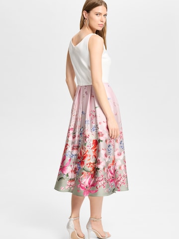 Robe de cocktail SWING en rose