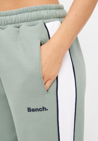 BENCH Regular Pants in Green