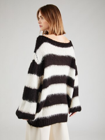 millane Oversized Sweater in White