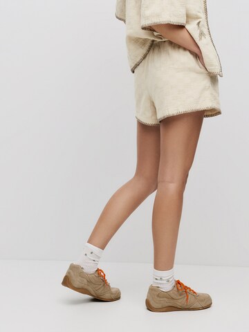 Pull&Bear Normální Kalhoty – béžová