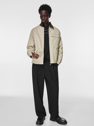 Regular Pantalon à plis Pull&Bear en noir