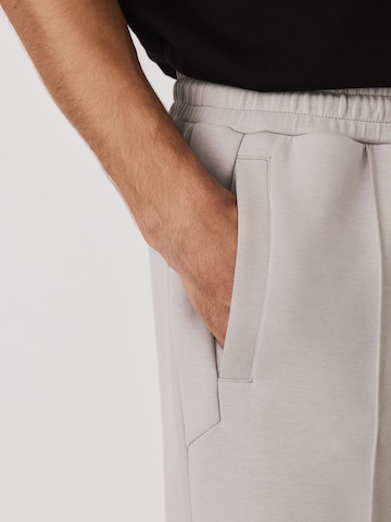 Next Слим Плиссированные брюки в Серый