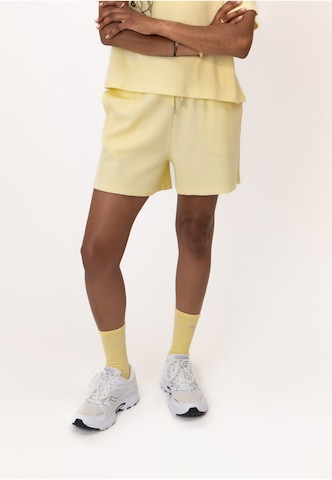 OH APRIL - Loosefit Calças 'Elow' em amarelo: frente