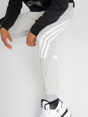 ADIDAS SPORTSWEAR Zúžený strih Športové nohavice 'Future Icons' - Sivá