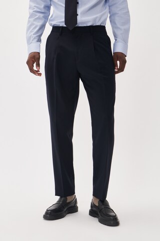 Matinique Slim fit Pleat-front trousers in Blue: front