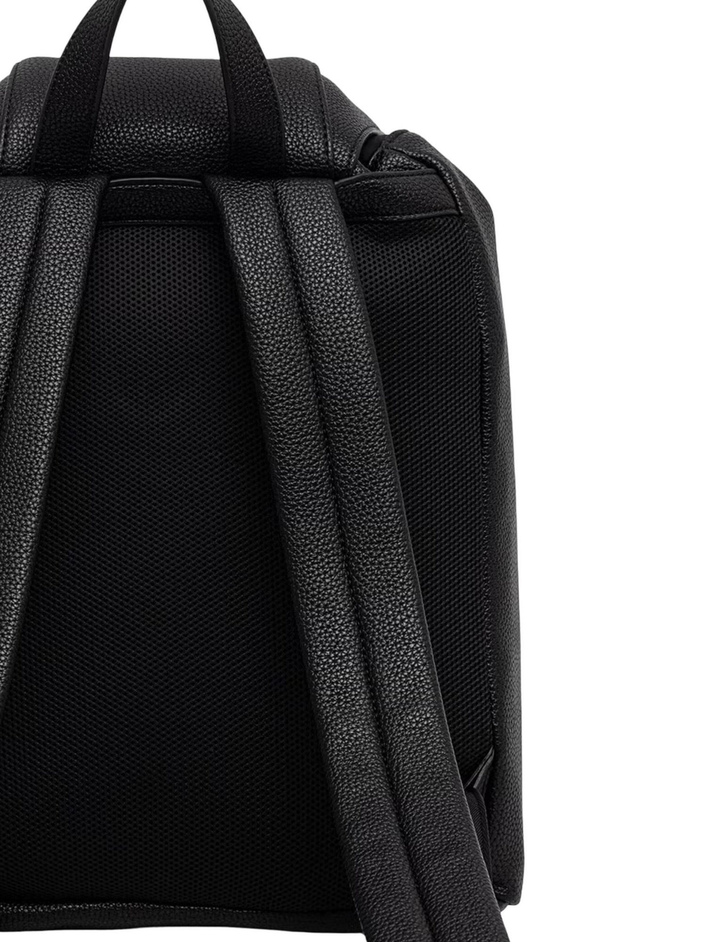Zaino 'WEBBING STRAP FLAP B?ACKPACK LV04F3645G' di Calvin Klein in nero