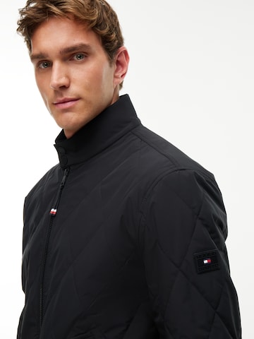 TOMMY HILFIGER Φθινοπωρινό και ανοιξιάτικο μπουφάν σε μαύρο