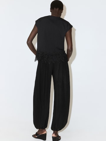 MANGO T-shirt 'BLONDE' i svart
