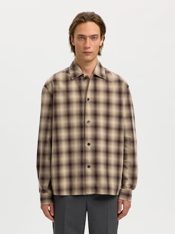 SELECTED Comfort fit Button Up Shirt in Brown: front