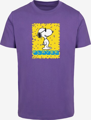 Merchcode Shirt 'Peanuts - Player' in Lila: voorkant