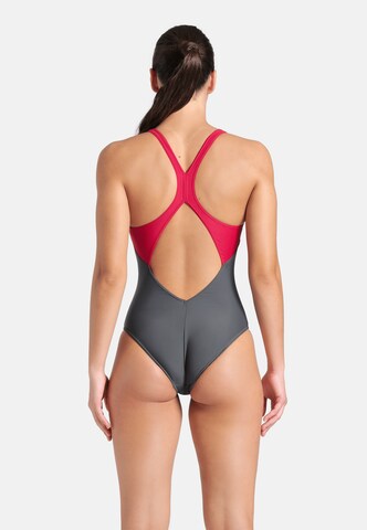 Bustino Costume intero sportivo 'KIKKO' di ARENA in grigio