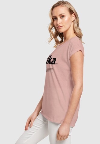 T-shirt 'Fika Definition' Mister Tee en beige