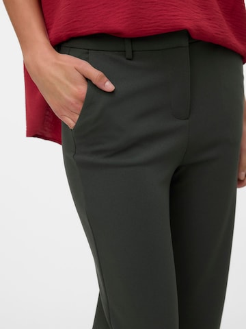 Regular Pantalon VERO MODA en vert