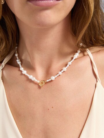 ØYRE Łańcuszek 'White Round and Seed Pearl' w kolorze biały