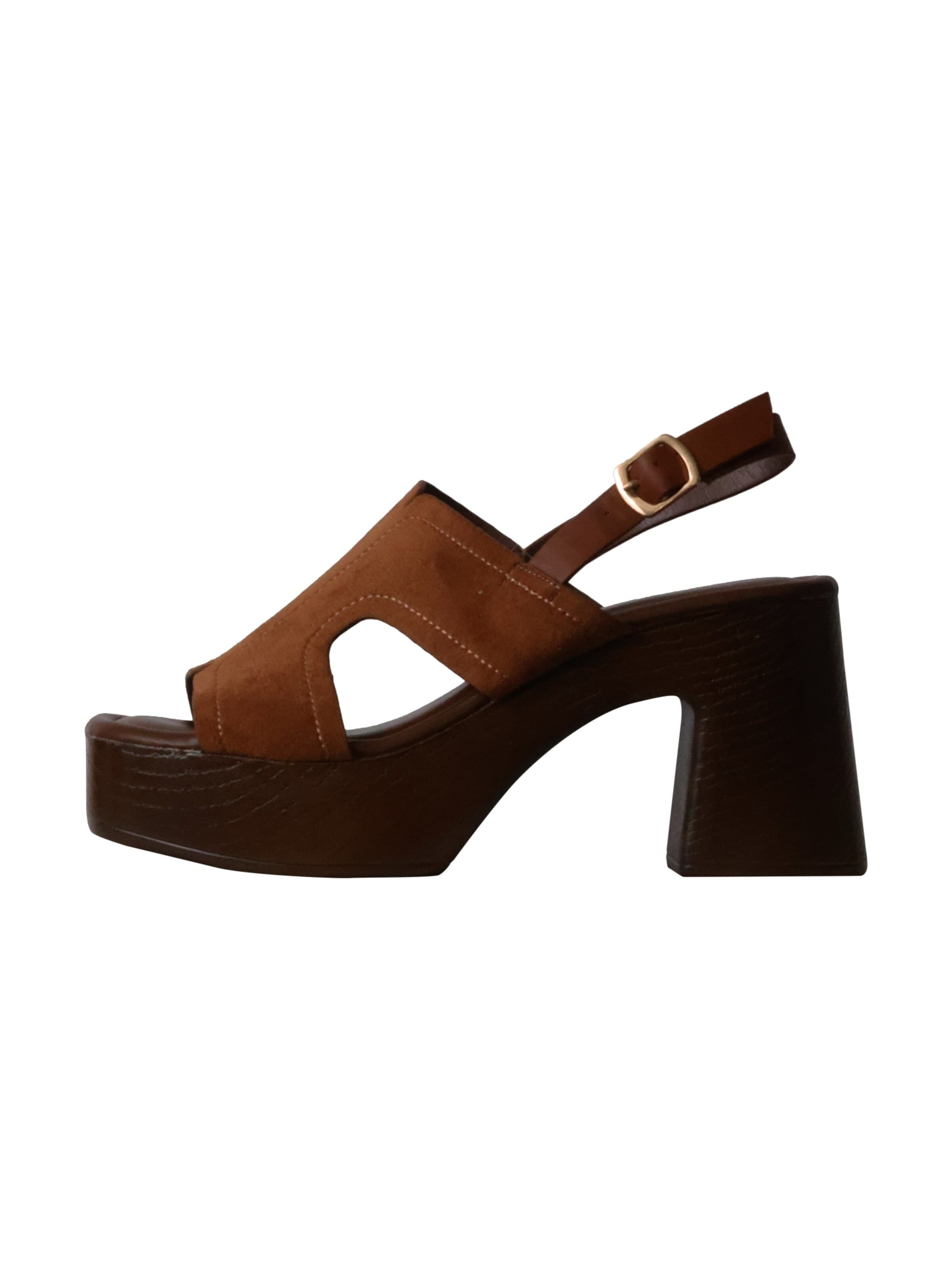 Sandales Super Mode en marron : devant