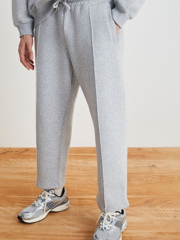 Grimelange Szabványos Nadrág - szürke: elől