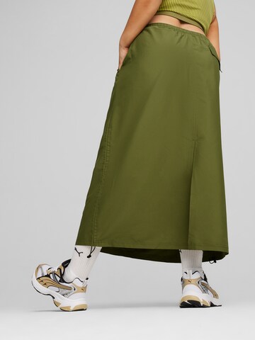 PUMA - Falda en verde