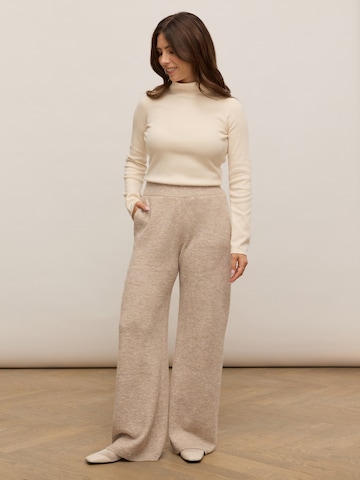 noar studios Baggy Trousers 'COMFY TROUSERS' in Beige