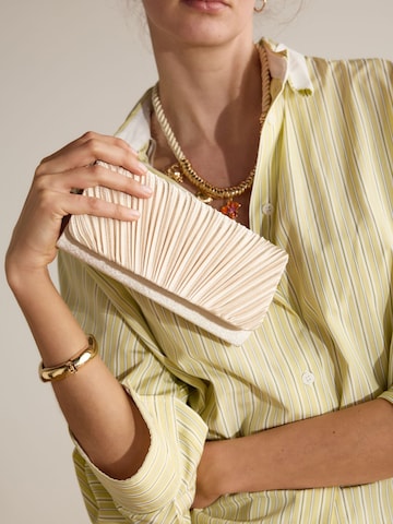 MANFIELD Clutch in Beige: front