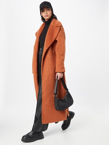 Manteau mi-saison 'Kia' WEEKDAY en marron