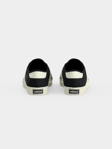 ADIDAS ORIGINALS Rövid szárú sportcipők 'NISI' - fekete