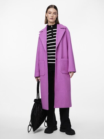 Pull-over 'Jo' PIECES en noir
