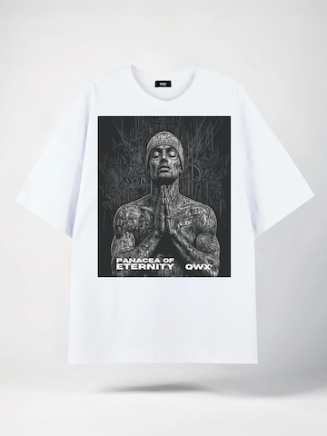 QWX2 Shirt 'PRAYER' in Weiß: Vorderseite