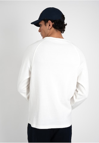 T-Shirt 'Terrace' Prohibited en blanc