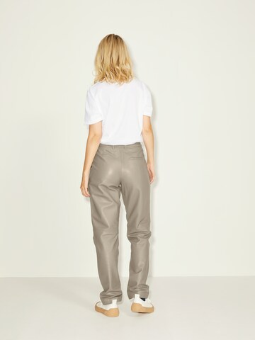 JJXX Tapered Pleat-Front Pants 'ADDIE' in Brown