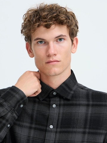 Casual Friday - Ajuste regular Camisa ' CFSIGVARD ' en negro