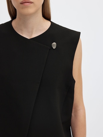 SELECTED - Chaleco en negro