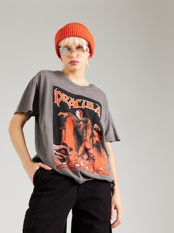 T-shirt 'Dracula' Nasty Gal en gris : devant