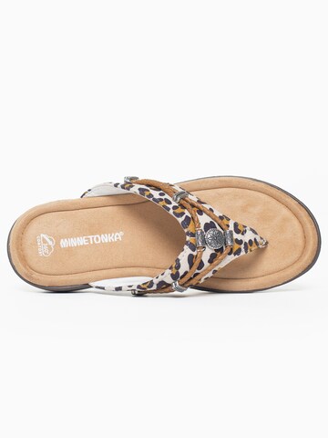 Minnetonka T-bar sandals 'Silverthorne360' in White