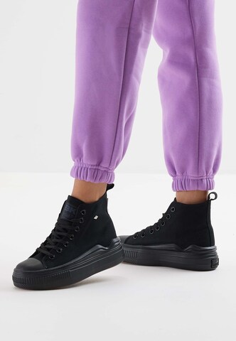 BRITISH KNIGHTS High-top trainers ' KAYA FLOW MID ' in Black: front