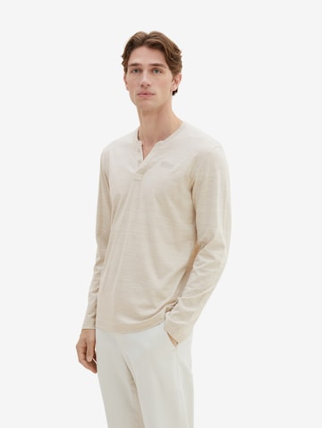 TOM TAILOR חולצות 'Serafino' בבז': מלפנים