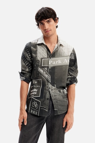 Coupe regular Chemise Desigual en noir : devant