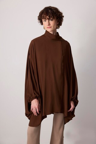 Kimono Touche Prive en marron : devant