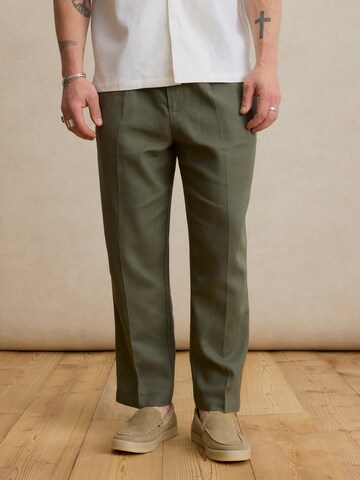 DAN FOX APPAREL - regular Pantalón de pinzas 'Kadir' en verde: frente