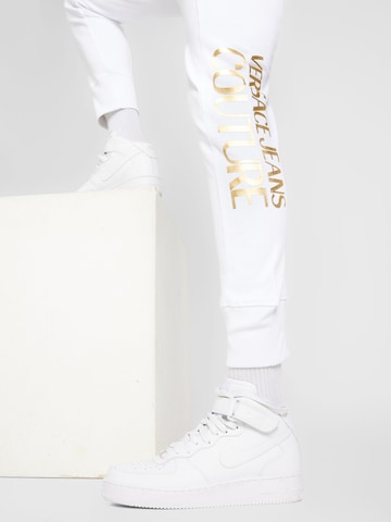 Regular Pantalon Versace Jeans Couture en blanc