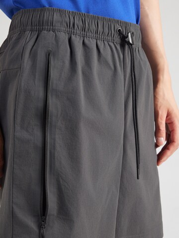 Nike Sportswear Loosefit Broek 'Tech' in Grijs