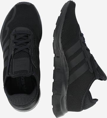 ADIDAS ORIGINALS - Sapatilhas baixas 'Swift Run X' em preto