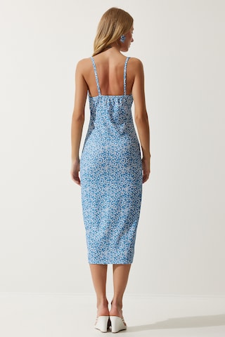 Happiness İstanbul Kleid in Blau