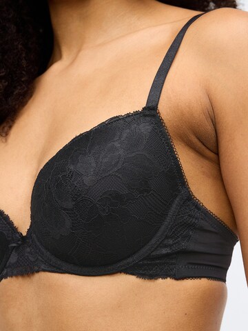 Dorina T-särgi Rinnahoidja, värv must