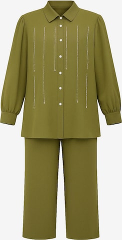 Pantalons de tailleur MODAMIHRAM en vert : devant