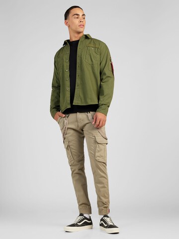ALPHA INDUSTRIES Kurtka przejściowa 'Air Force EMB' w kolorze zielony