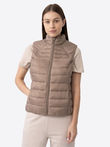 4F Vest in Brown: front