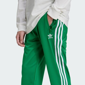 ADIDAS ORIGINALS Обычный Штаны 'FIREBIRD' в Зеленый